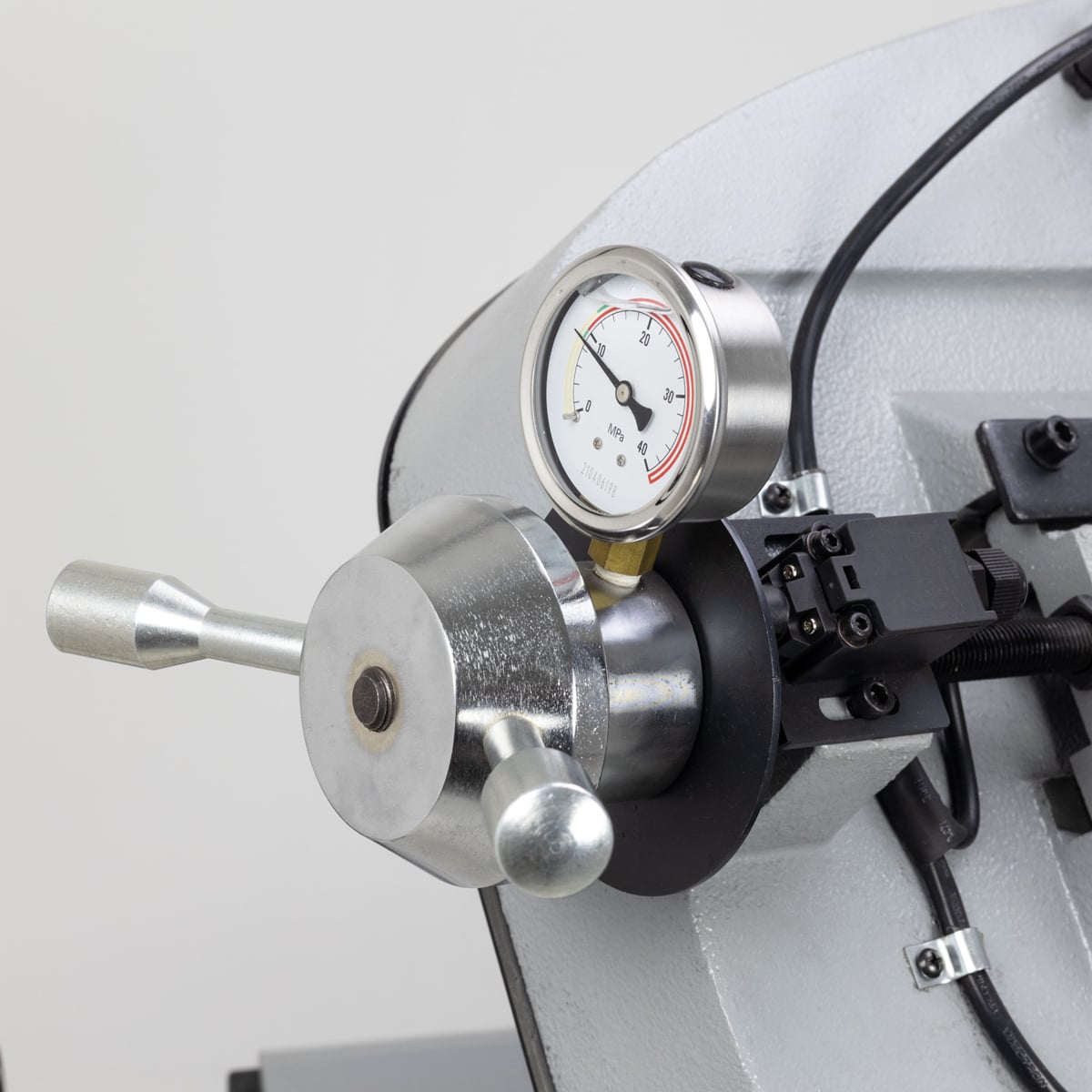 SIP 15 Inch Swivel Head Manual & Auto-Cut Metal Bandsaw